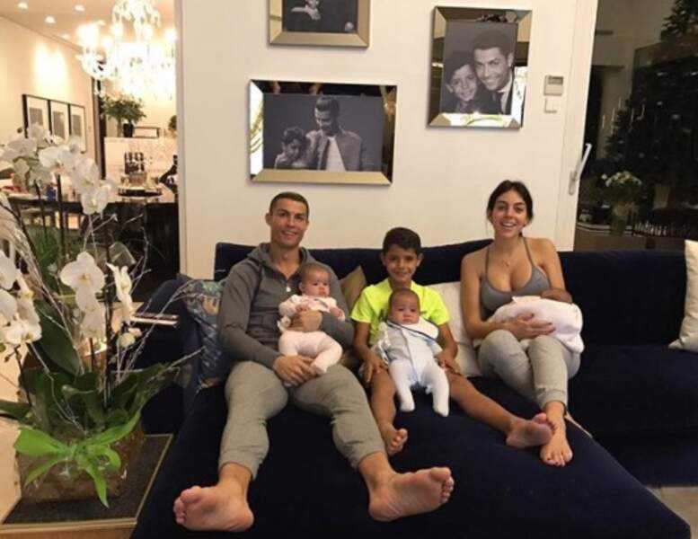 Et l'adorable famille de Cristiano Ronaldo au complet ! On craque. 