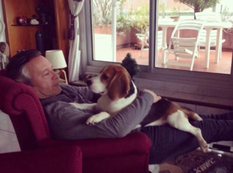Jean-Michel Maire profite des fêtes de fin d'année pour se reposer avec son chien Edgar.
