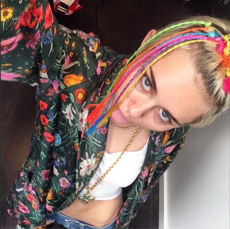 Miley Cyrus a 12 ans : elle a refait les tresses de vacances ! 