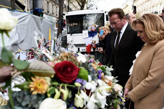 Il s'est ensuite rendu sur les lieux des attentats, dans le 10e arrondissement, pour rendre un hommage aux victimes