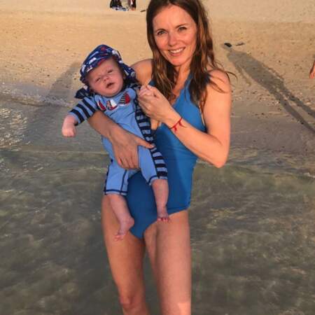 Geri Halliwell emmène son fils Montague à la plage