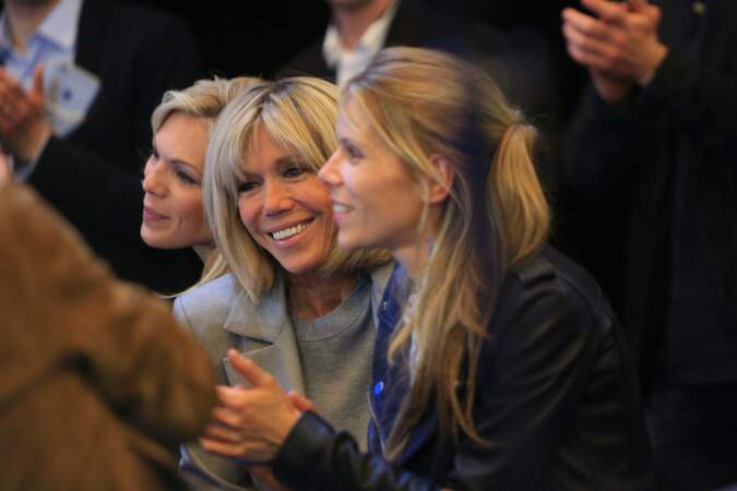 Lors du discours d'Emmanuel Macron, son épouse Brigitte et ses filles étaient au premier rang