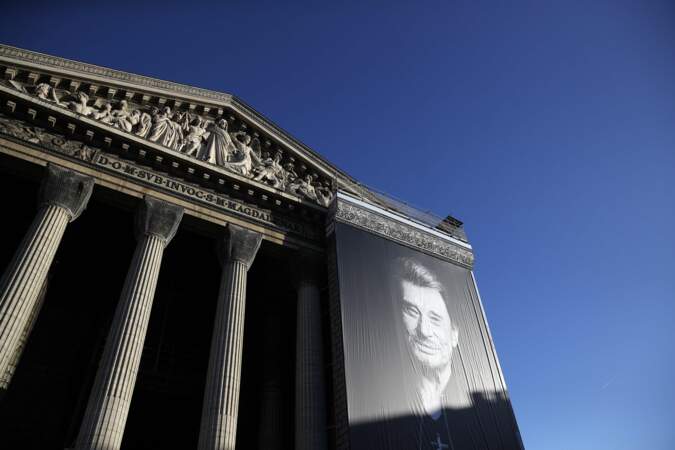 Ce samedi, la famille et les fans ont rendu hommage à Johnny à l'Eglise de la Madeleine à Paris, entre autres. 