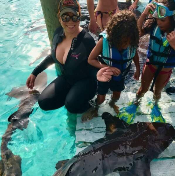 Au soleil, Mariah Carey est tombée nez à nez avec des requins-nourrices. 