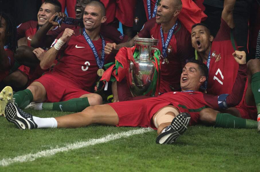 Les Portugais sont contents : ils ont remporté leur premier Euro