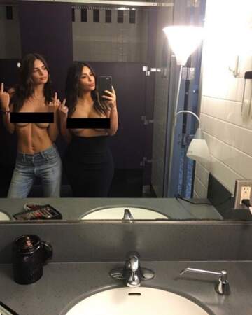 Et à Kim Kardashian ! Avec qui elle a posé pour un selfie militant, demandant le droit à la sexy attitude ! 