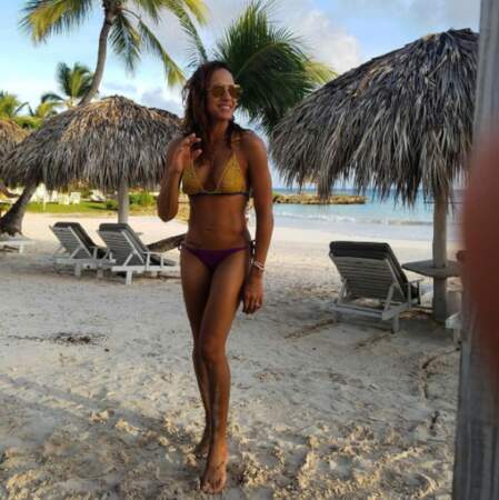 Petit break à la plage pour l'actrice Dania Ramirez. 