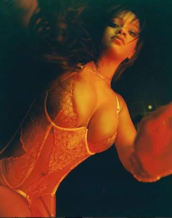 Rihanna a dévoilé sa poitrine fénéreuse 