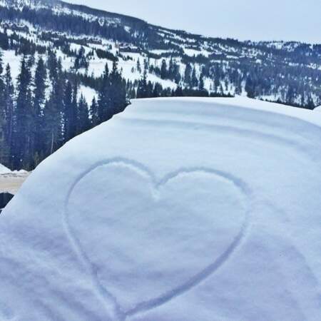 Un coeur dans la neige de la part de Gisèle Bündchen