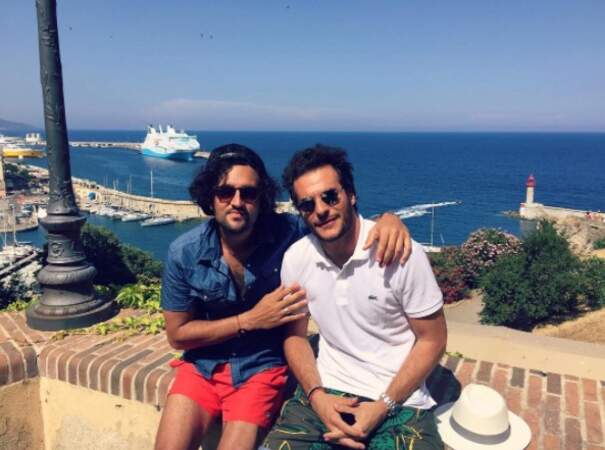 Le chanteur Amir préfère une escapade en Corse entre potes 