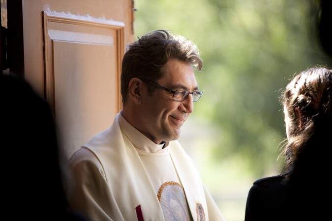Dans A la merveille (2012), Javier Bardem revêt une fois encore le costume d'ecclésiastique