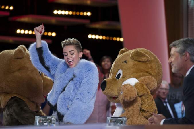Miley Cyrus déchaînée sur le plateau du Grand Journal