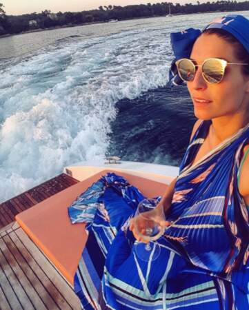 A moins que vous ne préfériez ce selfie maritime de Laury Thilleman ? 
