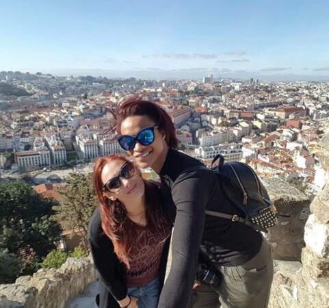 Ses vacances, elle les passe avec ses amies. En février, elle était au Portugal avec une autre handballeuse. 