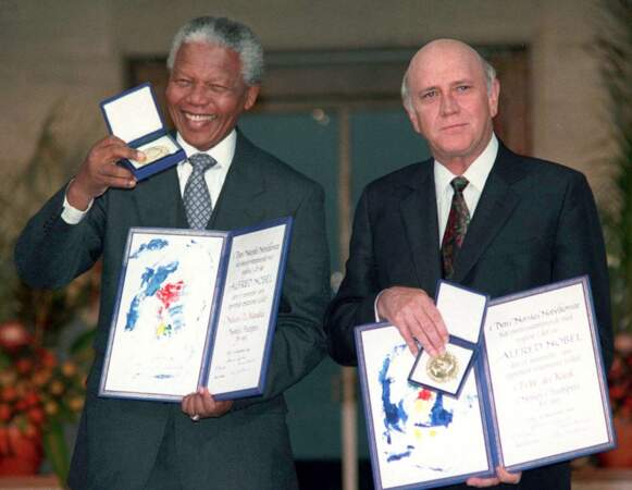 Nelson Mandela et le président Klerk reçoivent le Prix Nobel de la Paix, le 10 décembre 1993
