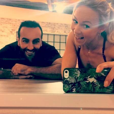 L'entraînement se termine toujours par un selfie pour Emmanuelle Berne et son partenaire Kamel, le magicien
