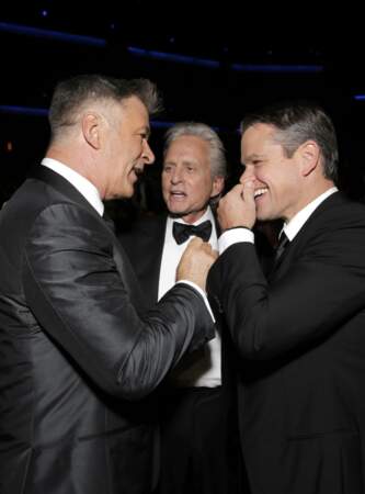 Alec Baldwin, Matt Damon et Michael Douglas lors des 65e Primetime Emmy Awards à Los Angeles, le 22 septembre 2013