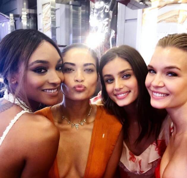 Petite réunion de top-models Victoria's Secret lors des CFDA Awards à New York. Oui, elles sont canons. 