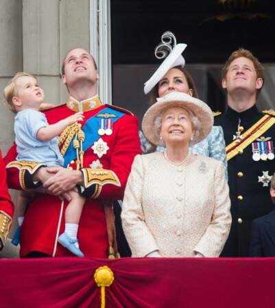 Toute la famille royale se réunit lors des cérémonies officielles comme les revues de troupes