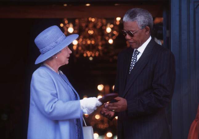 Nelson Mandela et la Reine d'Angleterre en mars 1995