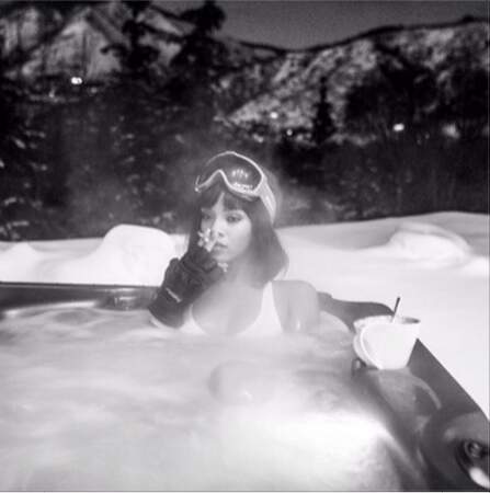 Rihanna a, elle aussi, passé des vacances au ski. Ou plutôt dans le jacuzzi