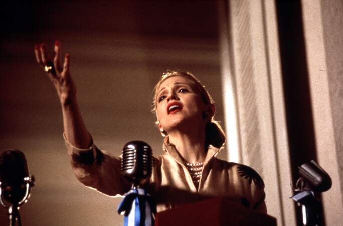 1996 :  Elle obtient un golden globe pour son interprétation d'Evita Peron au cinéma