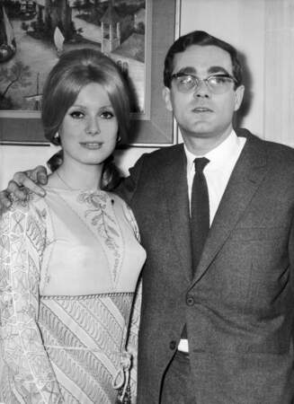Avec Catherine Deneuve, héroïne des Parapluies de Cherbourg, en 1964