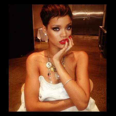 Rihanna aujourd'hui... une chanteuse bling bling et dévergondée... Vous préférez laquelle ?