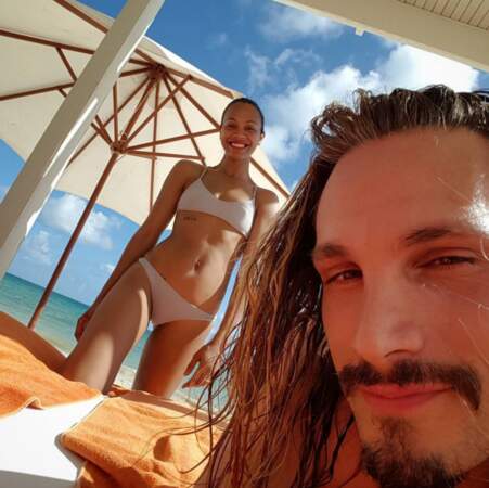 Un peu comme cette photo de Zoe Saldana et son mari sous le soleil, au bord de l'eau. Screugneugneu.