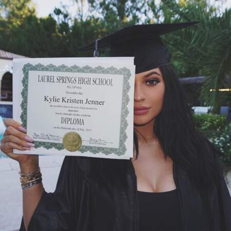 En cinquième position, Kylie Jenner et son diplôme (2,3 millions de likes).