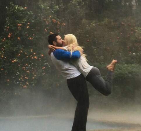 Trop d'amour : Christina Aguilera et son boyfriend sous la pluie.