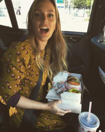 En vrac : Leighton Meester aime beaucoup les burgers. 