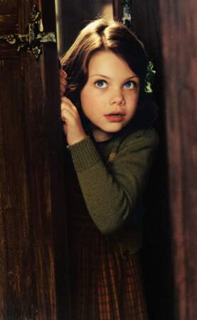 En 2004, la petite Lucy (Georgie Henley) est pleine de candeur 
