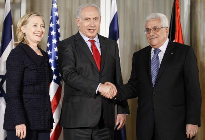Devenue Secrétaire d'État, elle favorise le rapprochement entre Israël et la Palestine en 2010