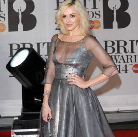 Fearne Cotton, icône de la télévision britannique, a ébloui tout le monde dans sa robe grise