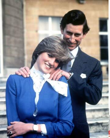 Le 24 février 1981, elle se fiance le prince Charles d'Angleterre