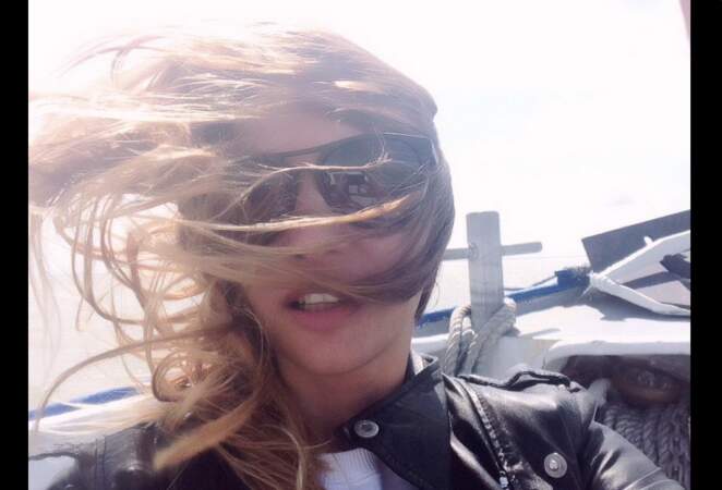 Sympa le selfie les cheveux dans le vent d'Ariane Brodier