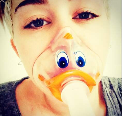 ... Contrairement à Miley Cyrus, coincée à l'hôpital !