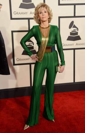 Et on termine avec le look vert vitaminé de Jane Fonda