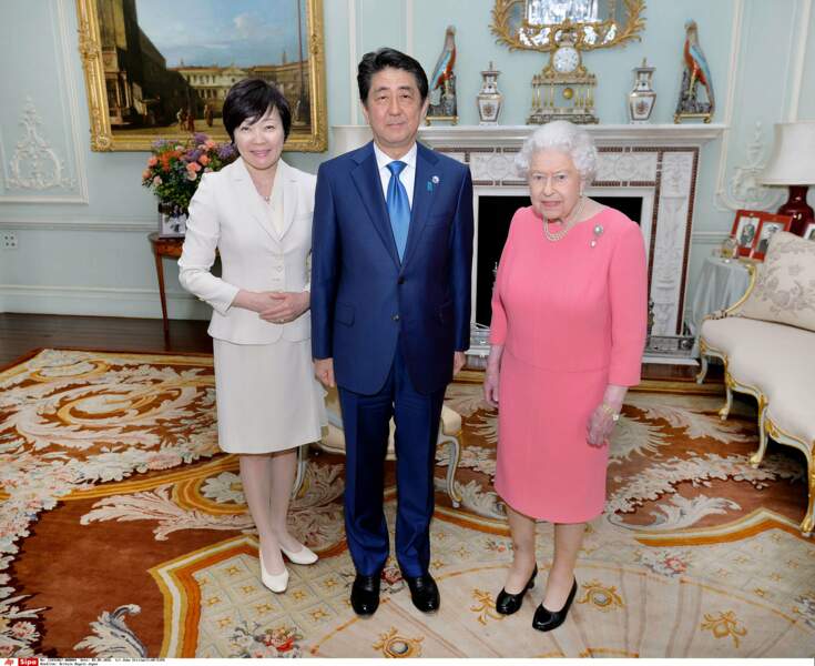 Ou serrer la pince au Premier ministre japonais et son épouse dans les salons feutrés de Buckingham