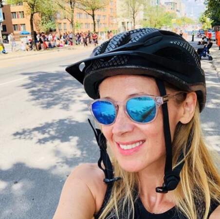 Et suivez l'exemple de Lara Fabian : le casque à vélo, c'est le bon réflexe ! 