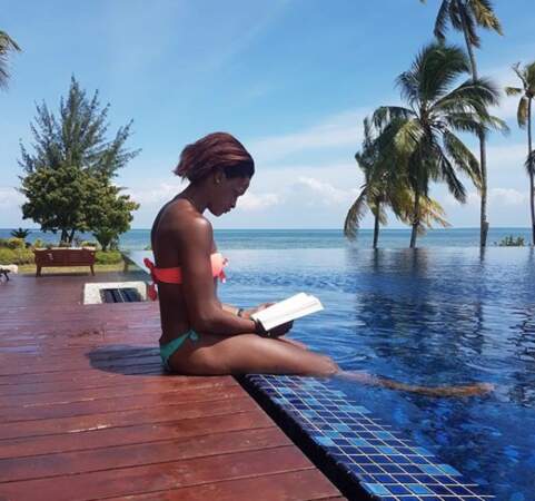 Allison Pineau est aussi une amatrice de voyages. On la retrouve ici à Zanzibar, à la piscine... 