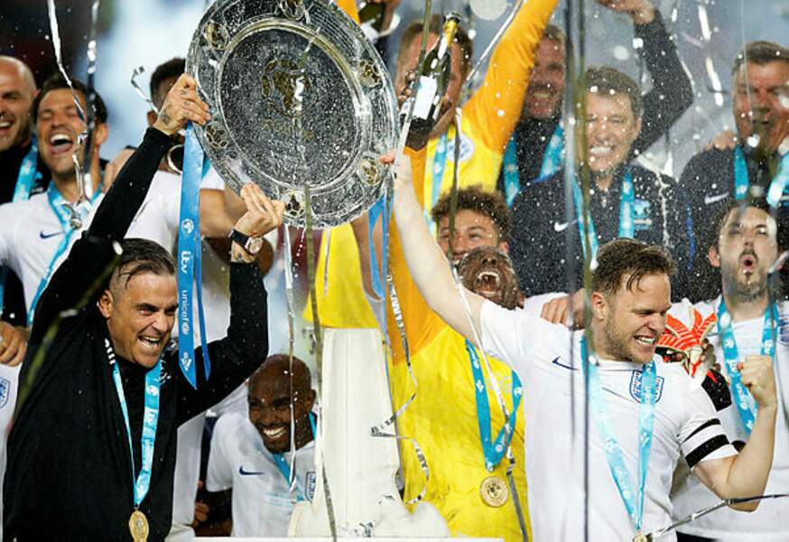 Grand fan de foot anglais, le chanteur Robbie Williams ne manque pas de célébrer les beaux matchs
