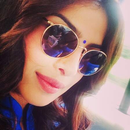 Priyanka adooooore les lunettes de soleils !