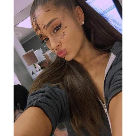 La Scream Queen Ariana Grande va bientôt lancer un tuto maquillage.