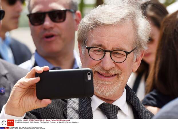 Steven Spielberg aussi il sait faire des selfies ! Ah non ! C'est pas dans le bon sens...