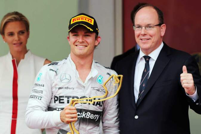 Un trophée et une photo avec Albert... C'est trop la classe de gagner le Grand Prix de Monaco !
