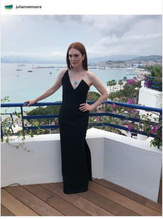 Cannes 2018, ça se passe aussi sur Instagram ! Julianne Moore, sublime, a posté une photo d'elle devant la baie