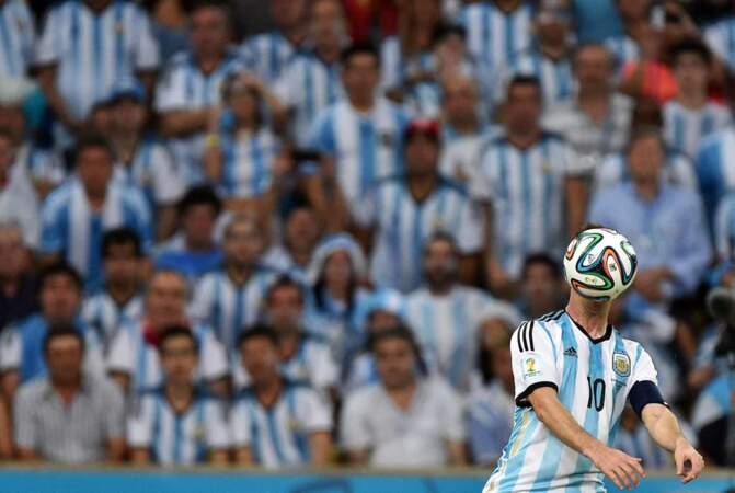 Les soirs de pleine lune, Lionel Messi se transforme en homme-ballon