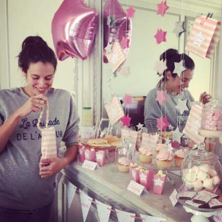 Louise a même organisé une fête toute rose pour l'arrivée de son premier bébé (une fille !)